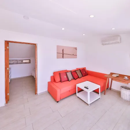 Ξενοδοχείο με διαμερίσματα Yoga House 2*