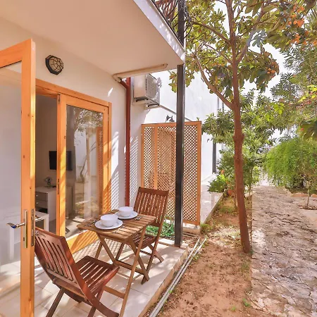 Ξενοδοχείο με διαμερίσματα Yoga House 2*