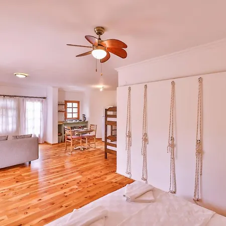 Yoga House Ξενοδοχείο με διαμερίσματα 2*